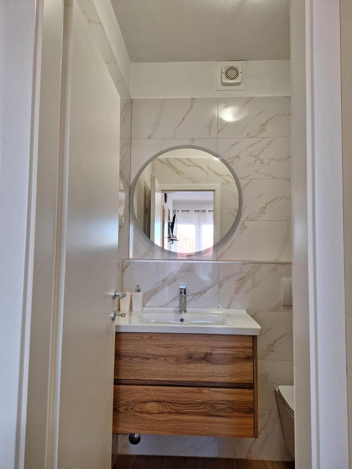 פריבלאקה Apartmani Marino מראה חיצוני תמונה