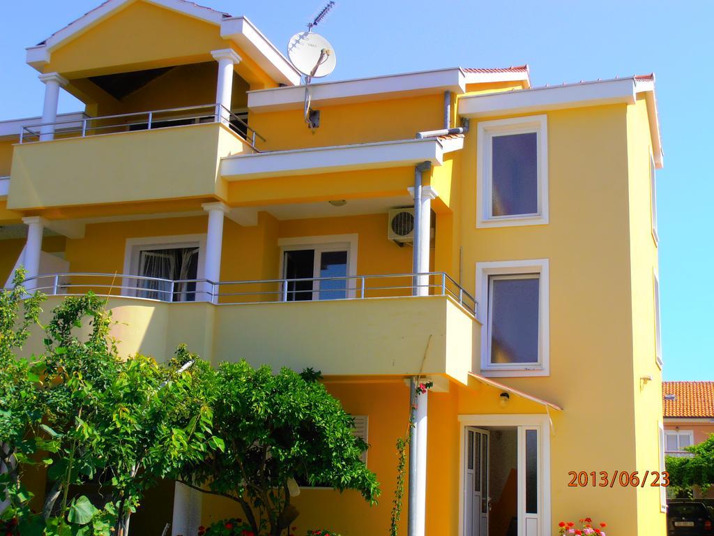 פריבלאקה Apartmani Marino מראה חיצוני תמונה