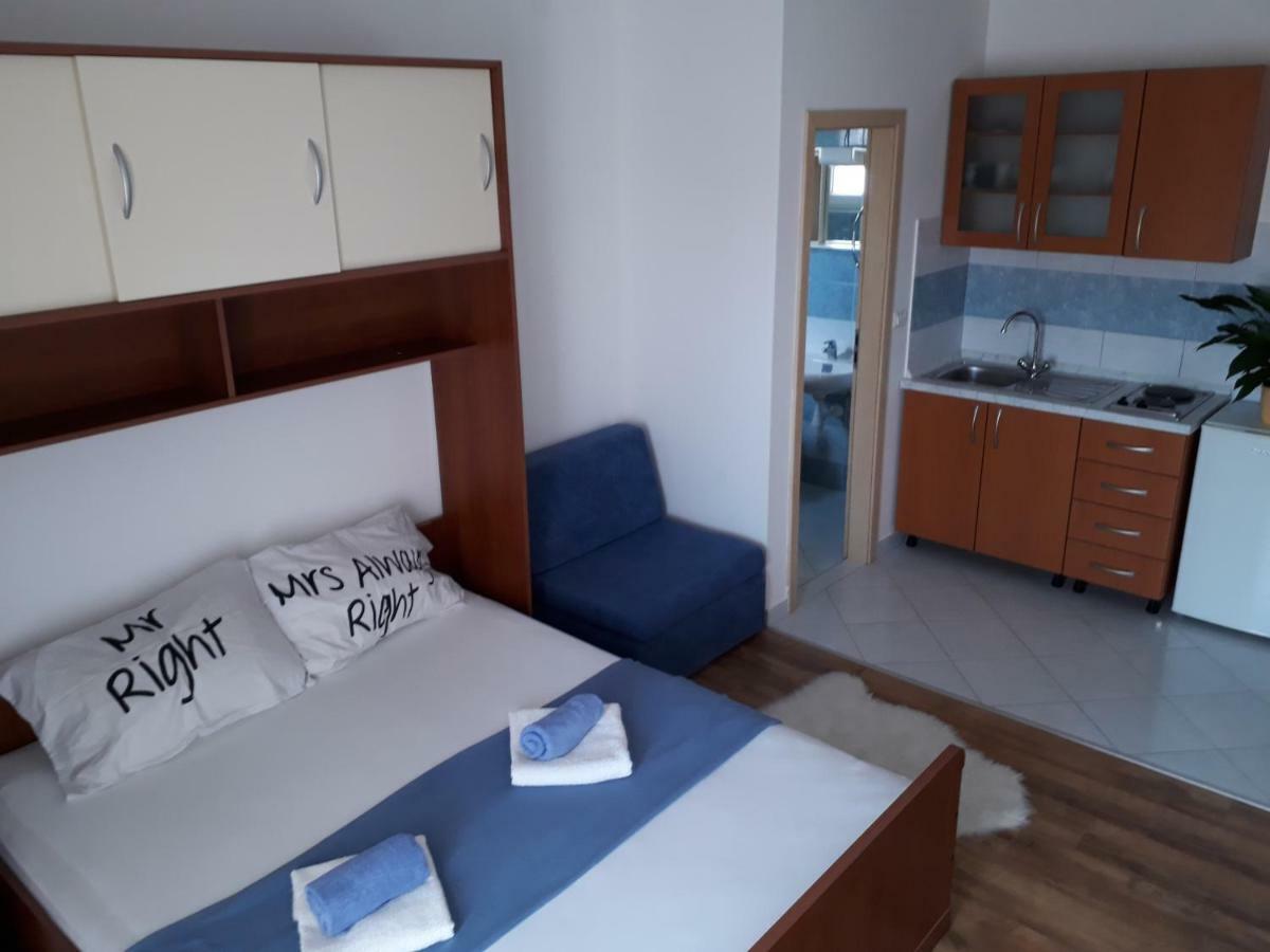 פריבלאקה Apartmani Marino מראה חיצוני תמונה