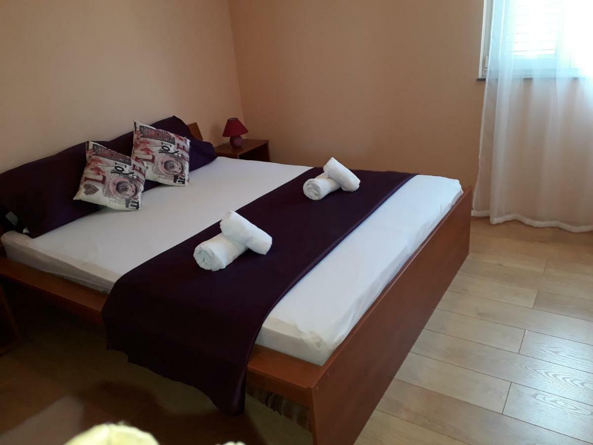 פריבלאקה Apartmani Marino מראה חיצוני תמונה