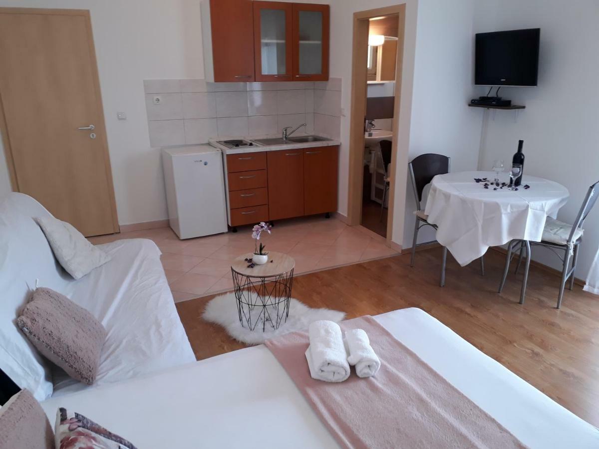 פריבלאקה Apartmani Marino מראה חיצוני תמונה