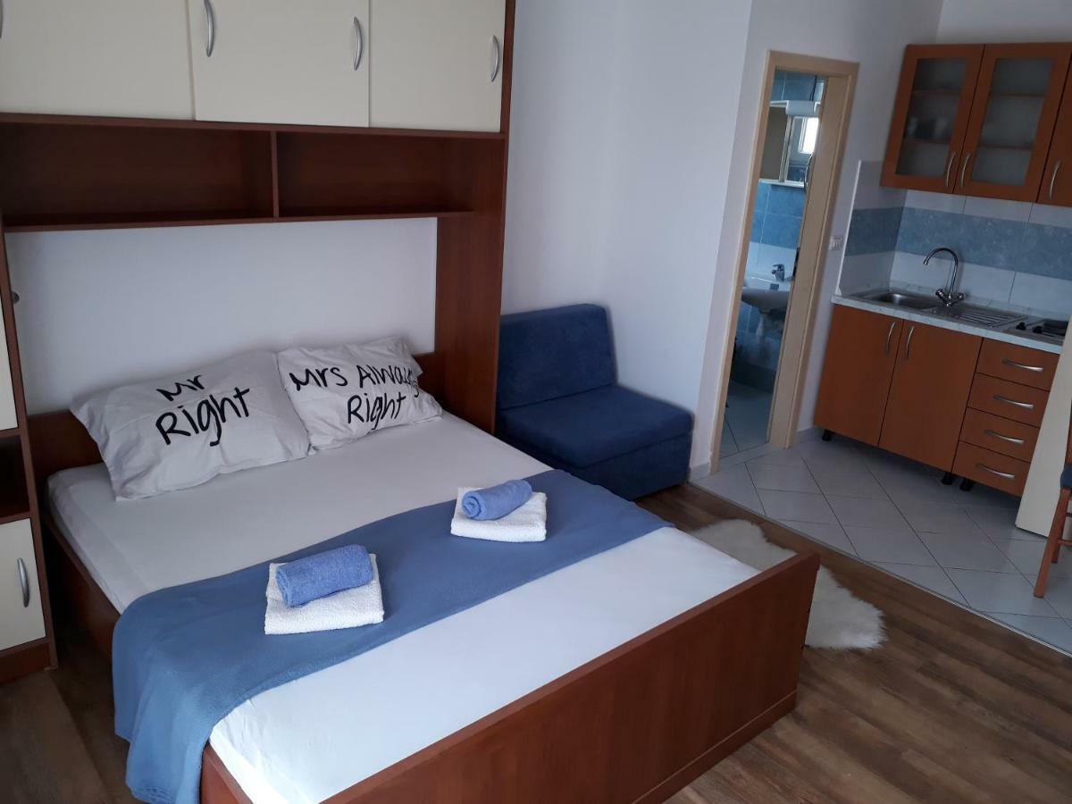 פריבלאקה Apartmani Marino מראה חיצוני תמונה