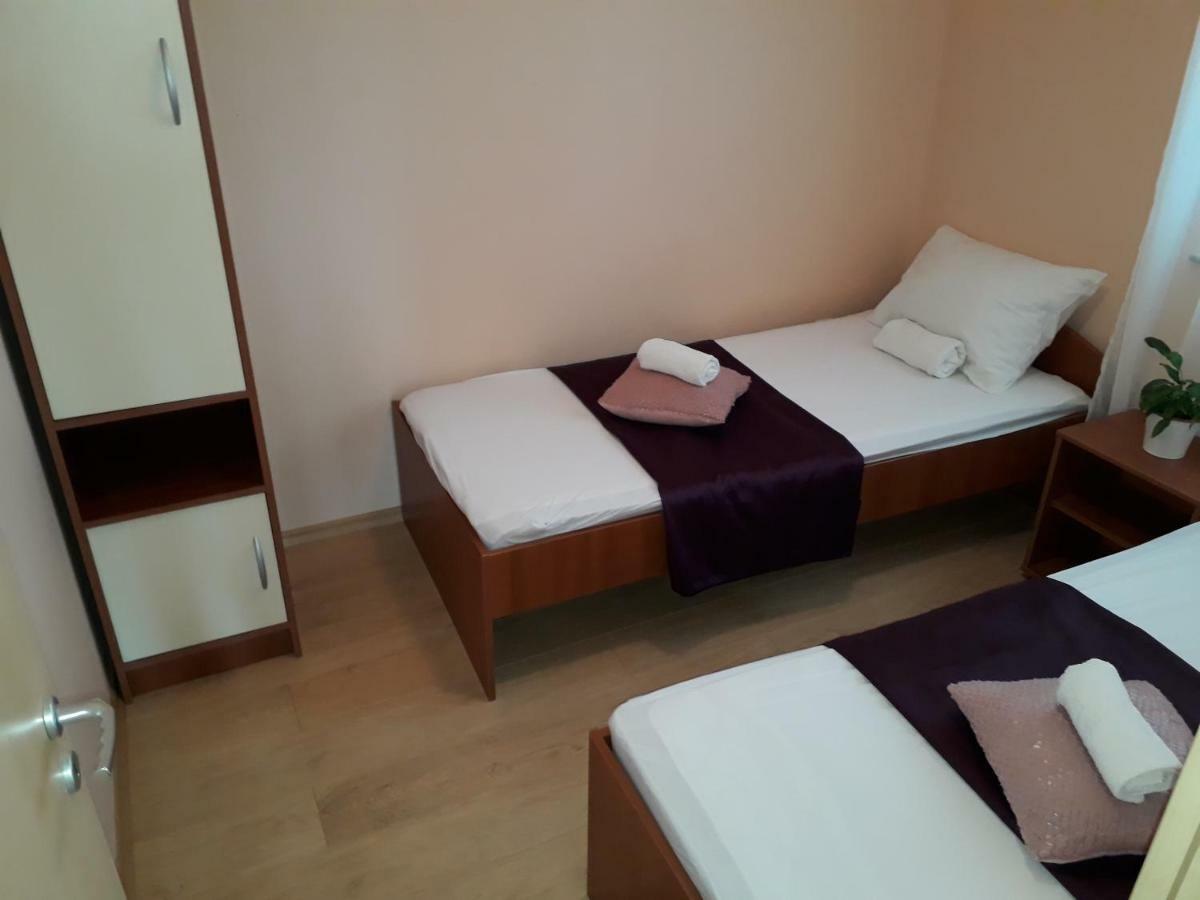 פריבלאקה Apartmani Marino מראה חיצוני תמונה