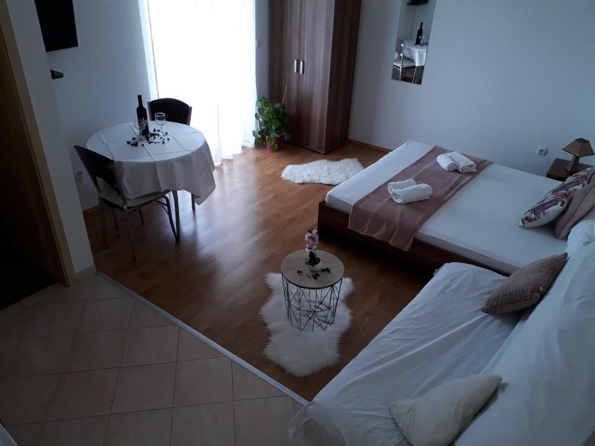 פריבלאקה Apartmani Marino מראה חיצוני תמונה