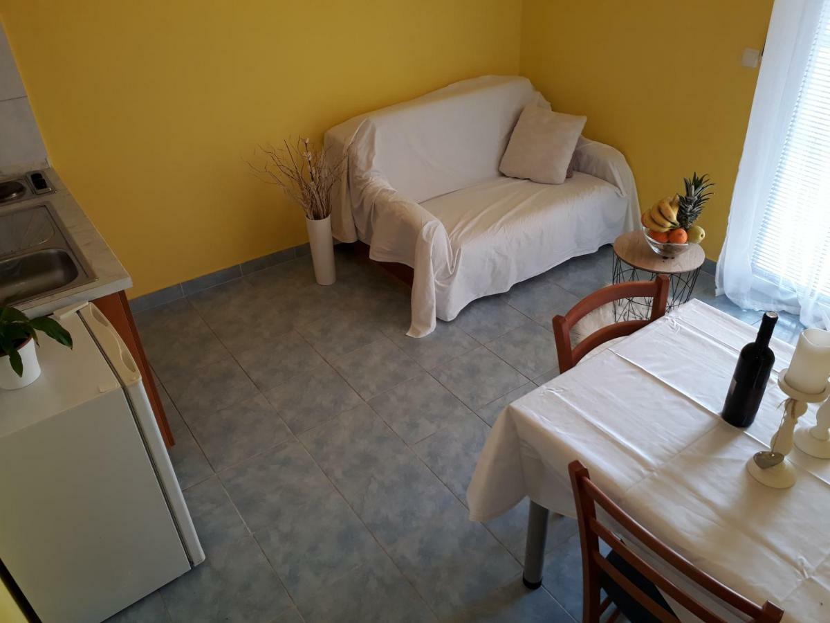 פריבלאקה Apartmani Marino מראה חיצוני תמונה