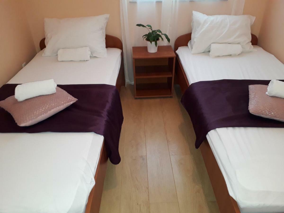 פריבלאקה Apartmani Marino מראה חיצוני תמונה