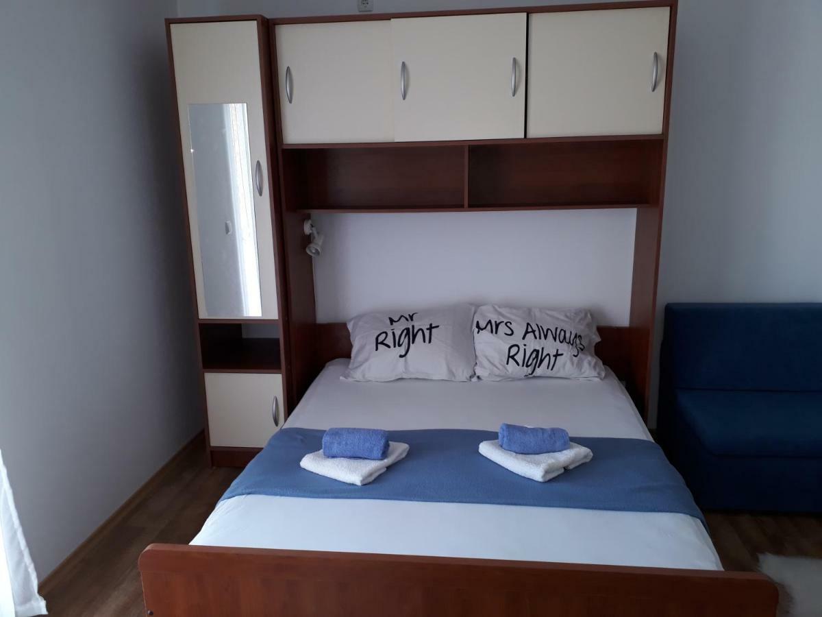 פריבלאקה Apartmani Marino מראה חיצוני תמונה