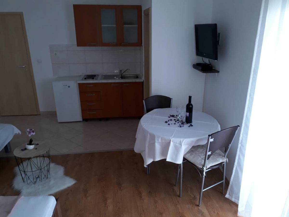 פריבלאקה Apartmani Marino מראה חיצוני תמונה